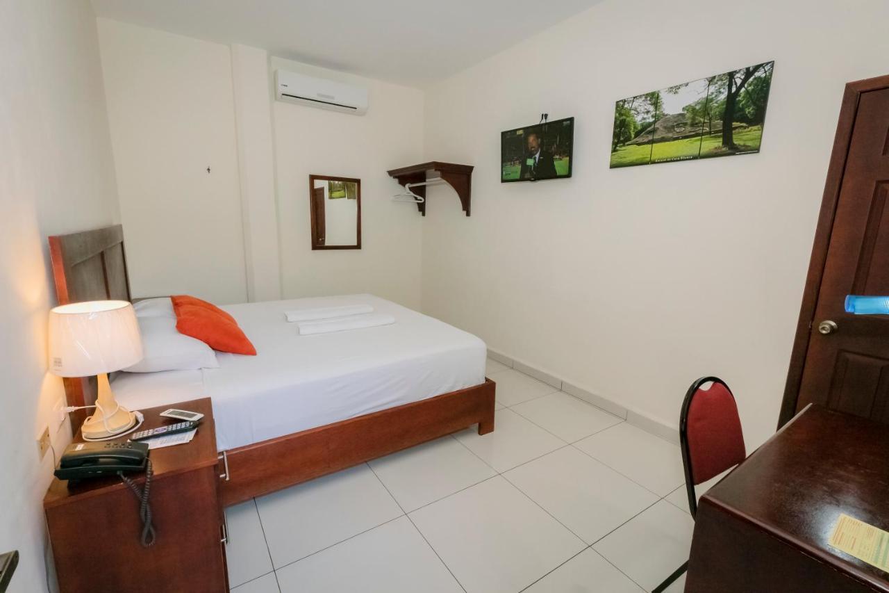 Hotel Mediterraneo Inn Santa Rosa de Lima Экстерьер фото
