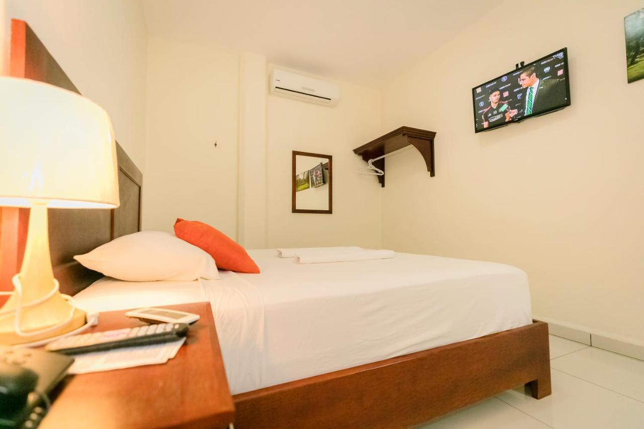 Hotel Mediterraneo Inn Santa Rosa de Lima Экстерьер фото