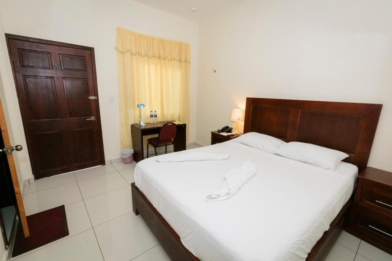 Hotel Mediterraneo Inn Santa Rosa de Lima Экстерьер фото