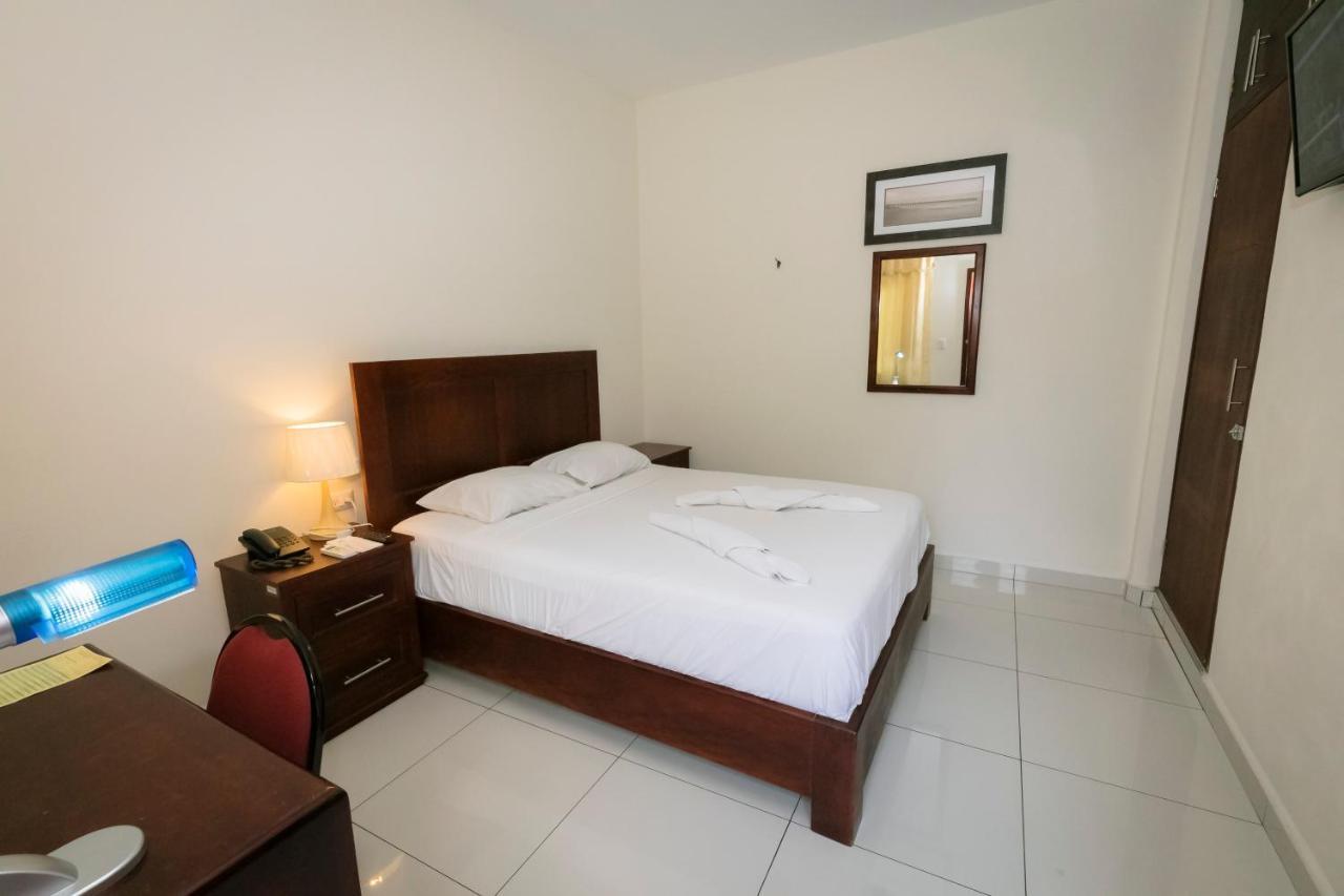 Hotel Mediterraneo Inn Santa Rosa de Lima Экстерьер фото